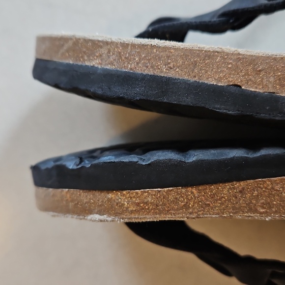 Cushionaire Black Thong Sandals - Picture 8 of 11